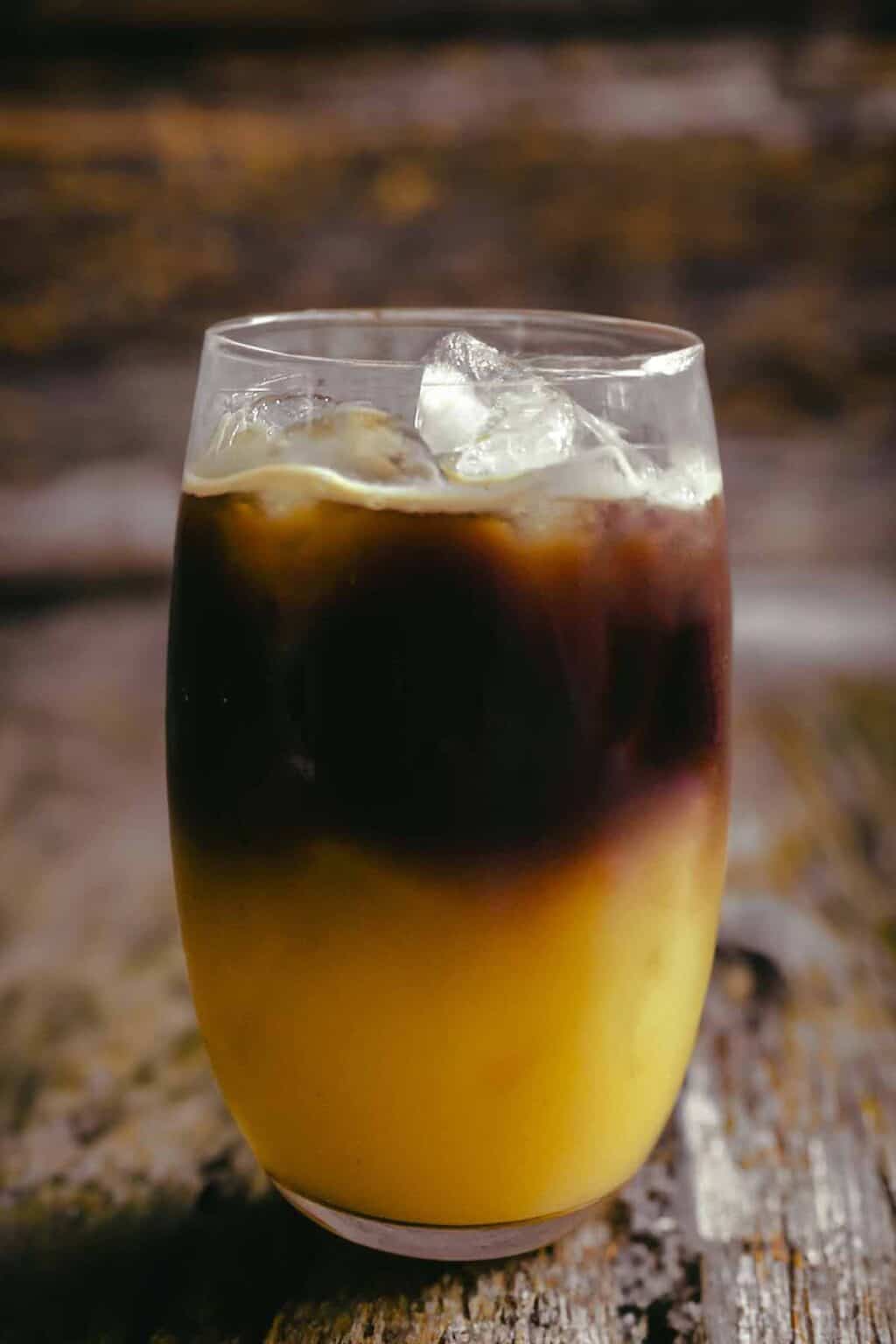 Iced orange juice coffee (americano with orange juice) - Messy Vegan Cook