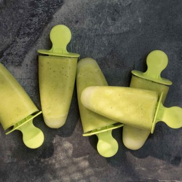 5 ice lollies on a dark grey surface